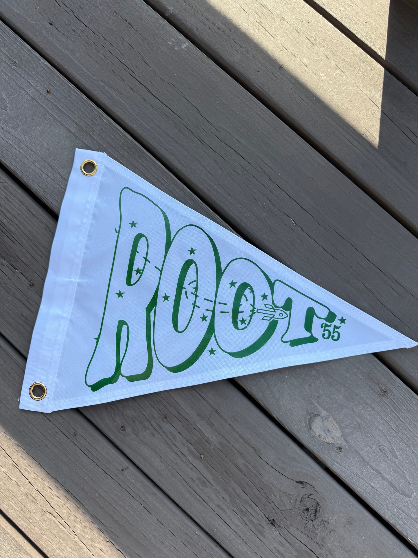 Root Grommet Pennant